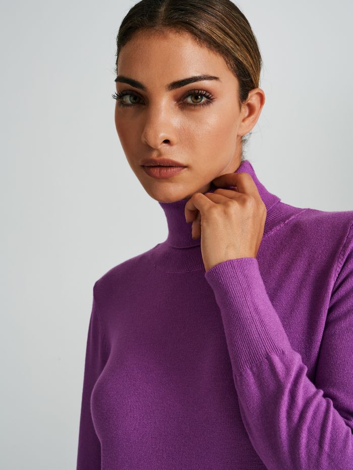 Basic turtleneck top  Rinascimento