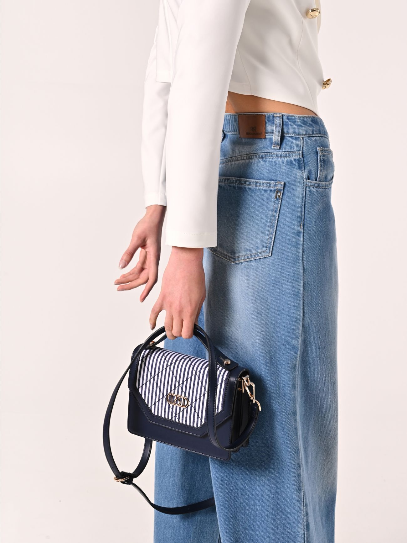 Blue and white striped bag in_i5