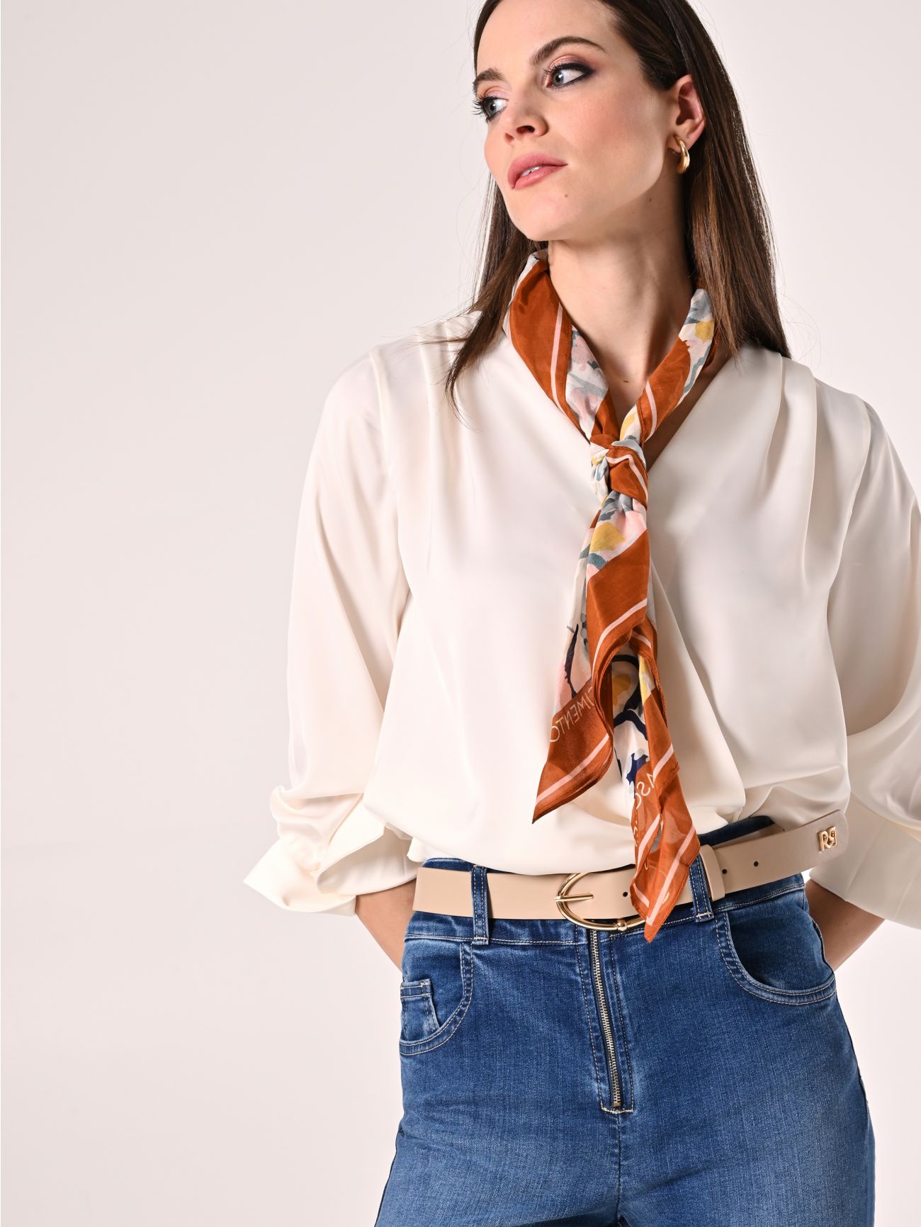 Beige Belt with Oval Buckle in_i7