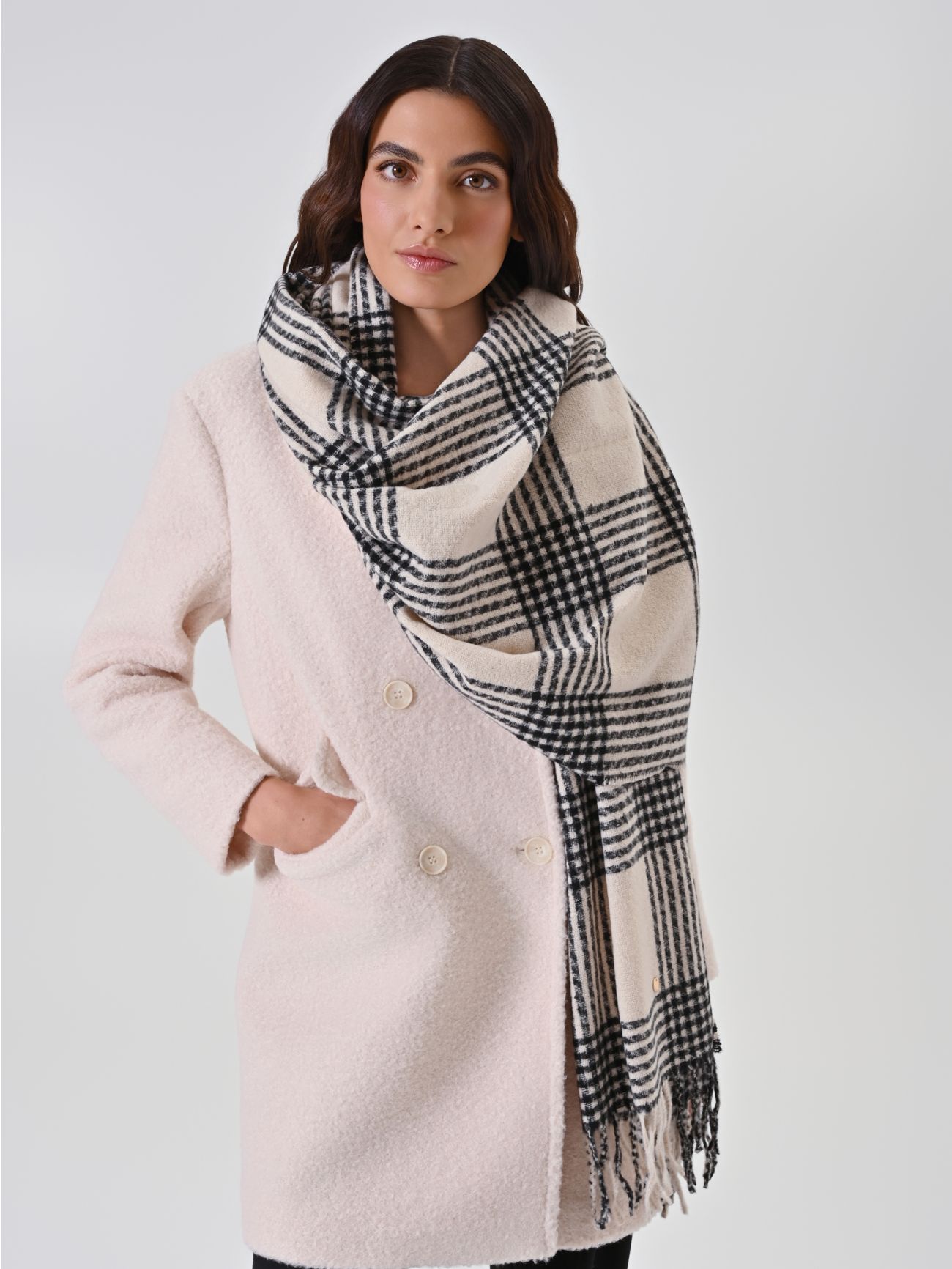 Bufanda de cuadros beige y negra  Rinascimento