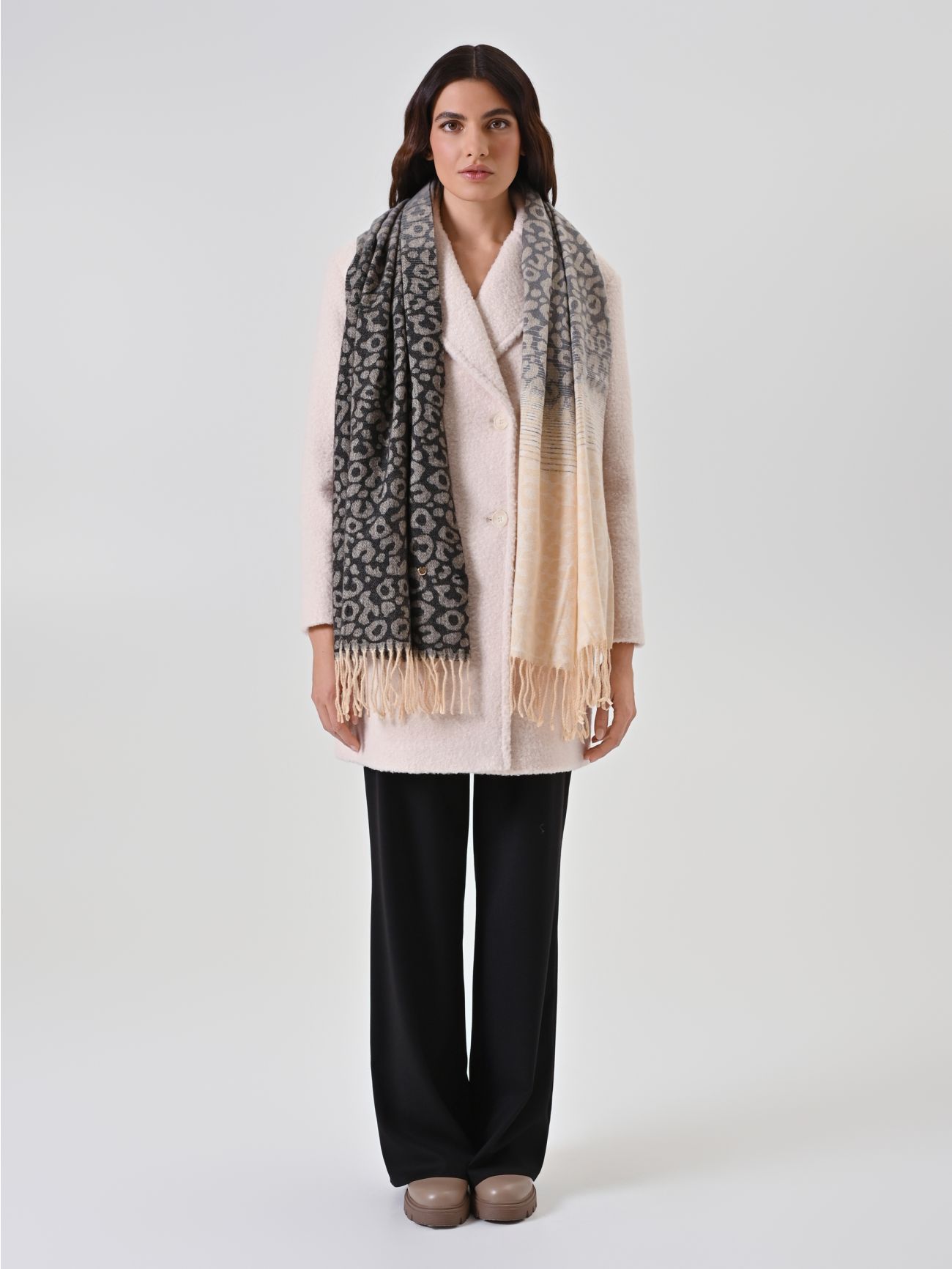 Bufanda moteada negra 1 Rinascimento Bufanda moteada negra det_1