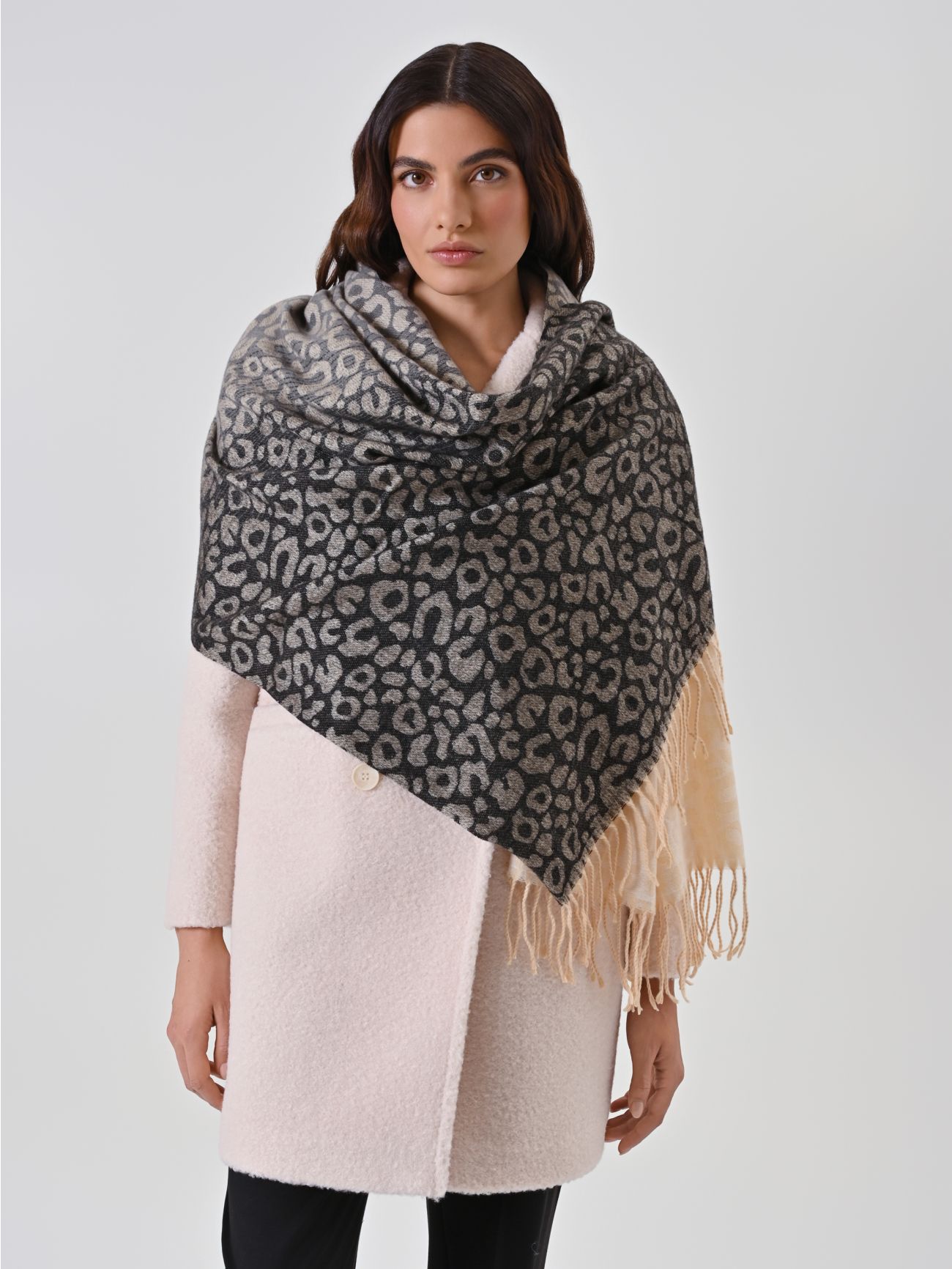 Bufanda moteada negra  Rinascimento