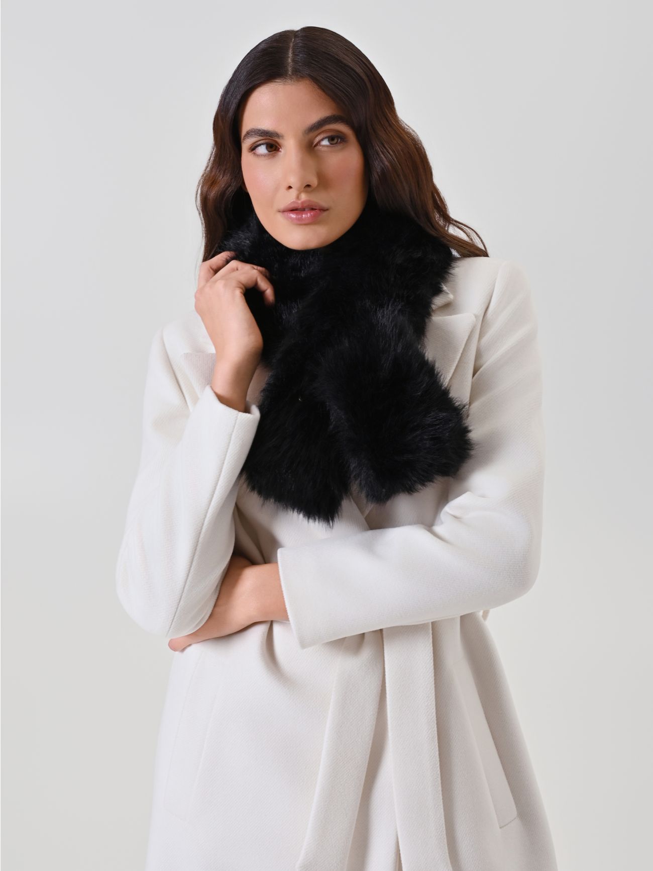 Bufanda efecto pelo negra  Rinascimento