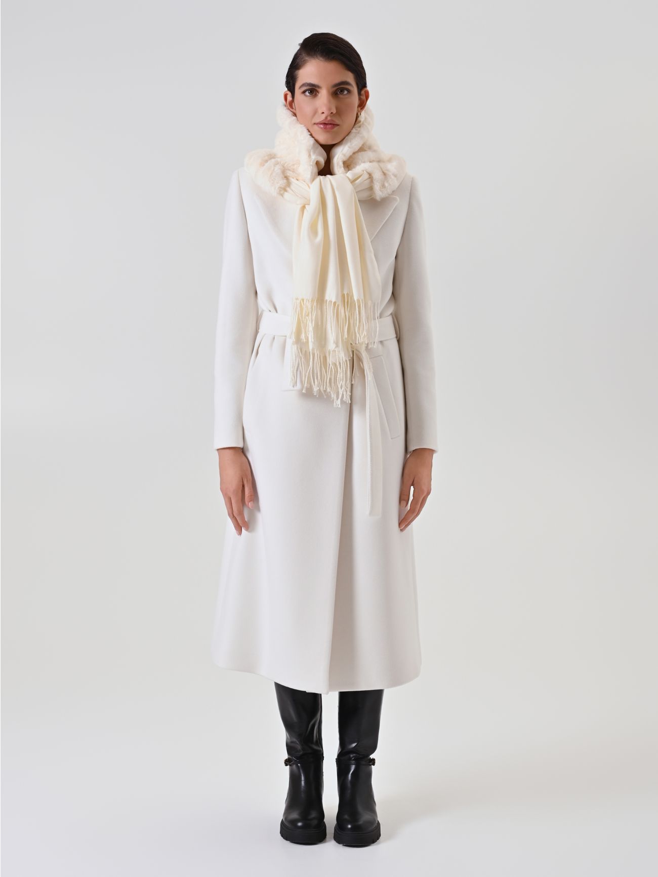 Bufanda blanca con inserción efecto pelo 1 Rinascimento Bufanda blanca con inserción efecto pelo det_1