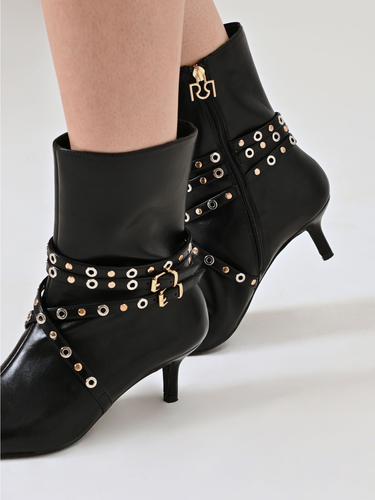 Ankle Boots mit Riemen und Nieten in_i5