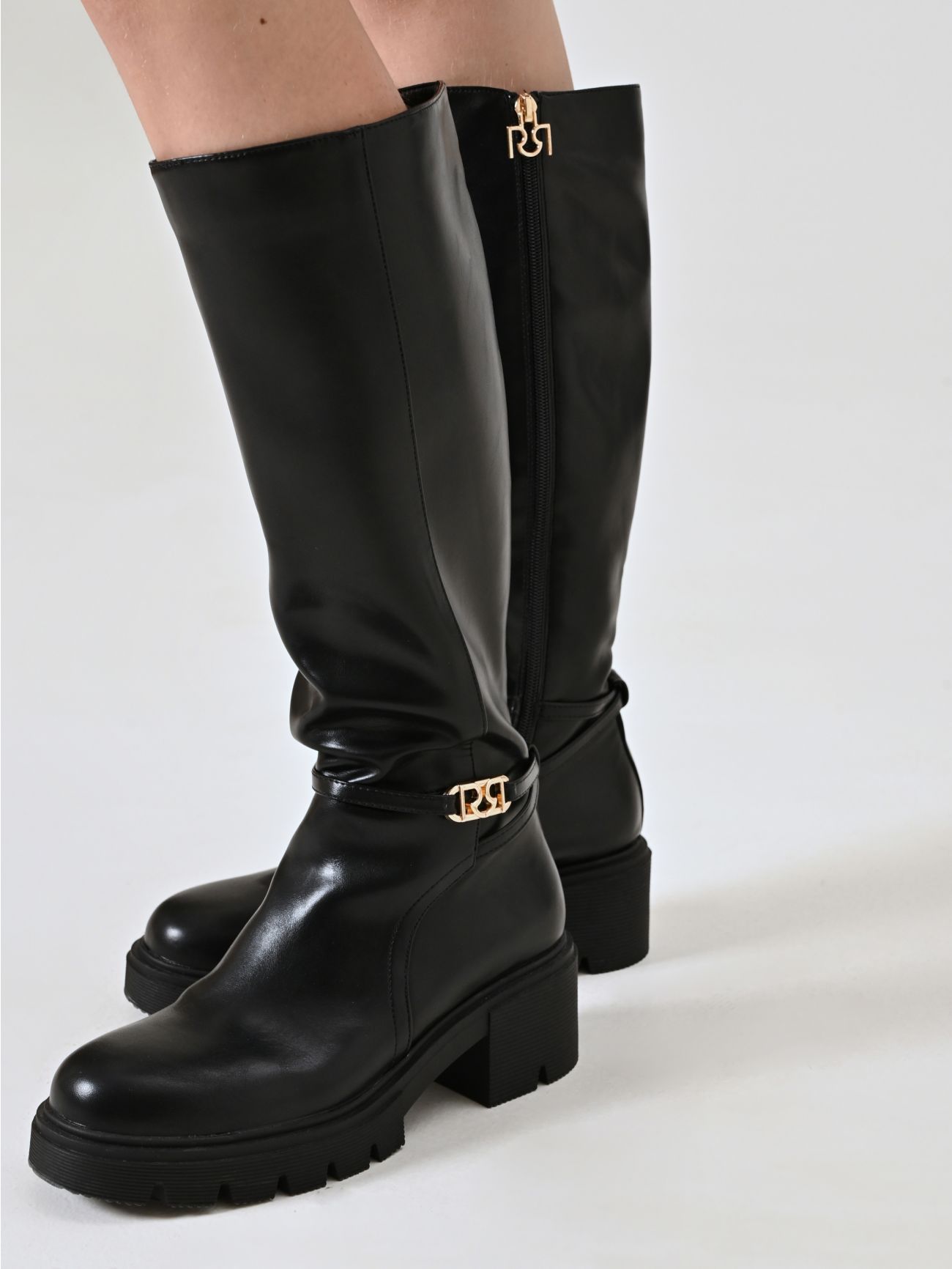 Botas negras con suela dentada in_i5
