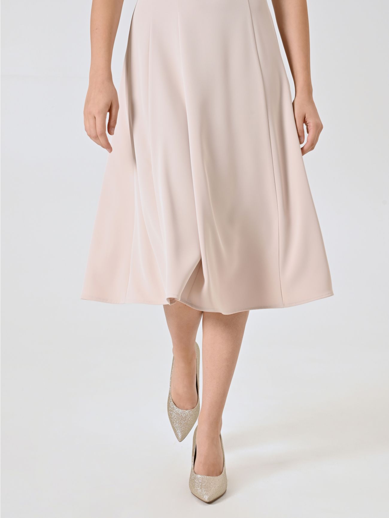 Pumps with Gold Heel in_i7