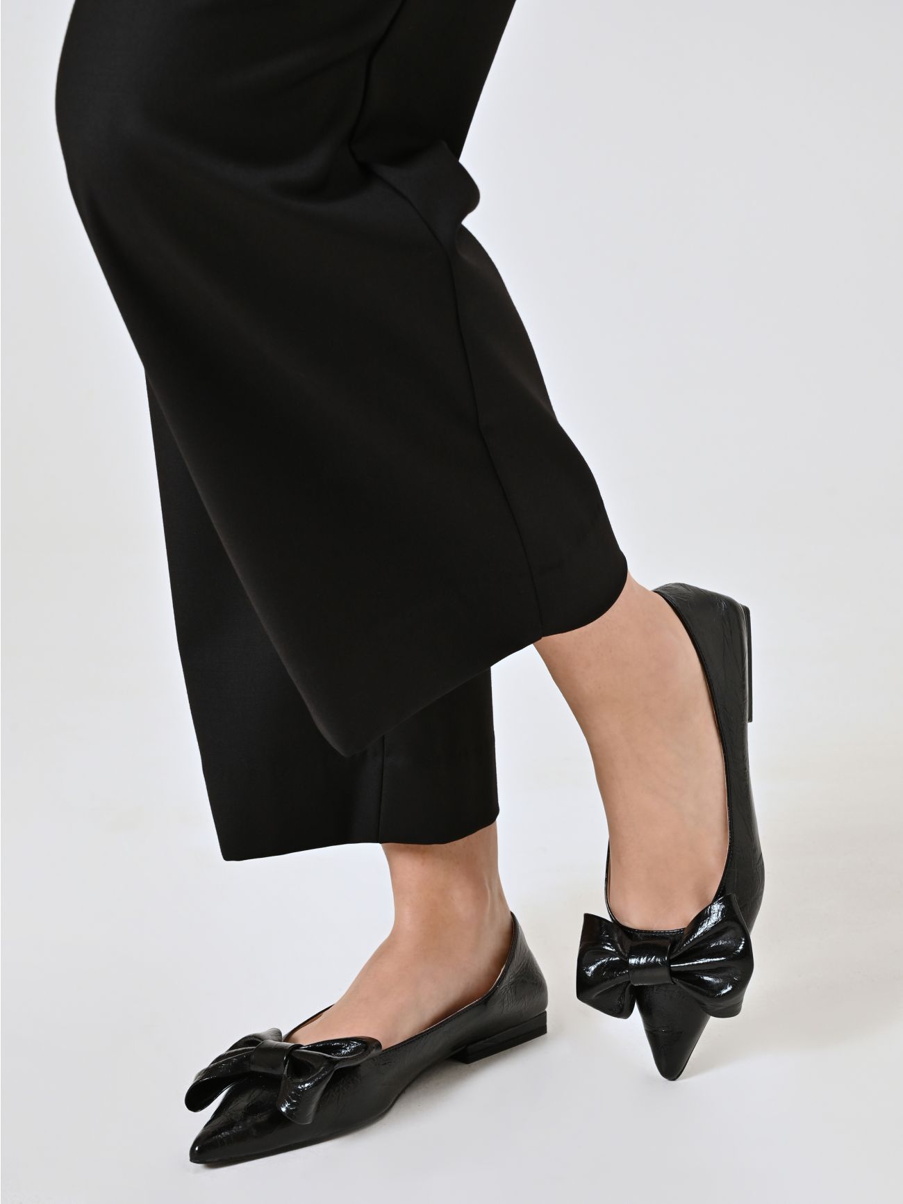 Metallic Ballet Flats with Bow in_i7
