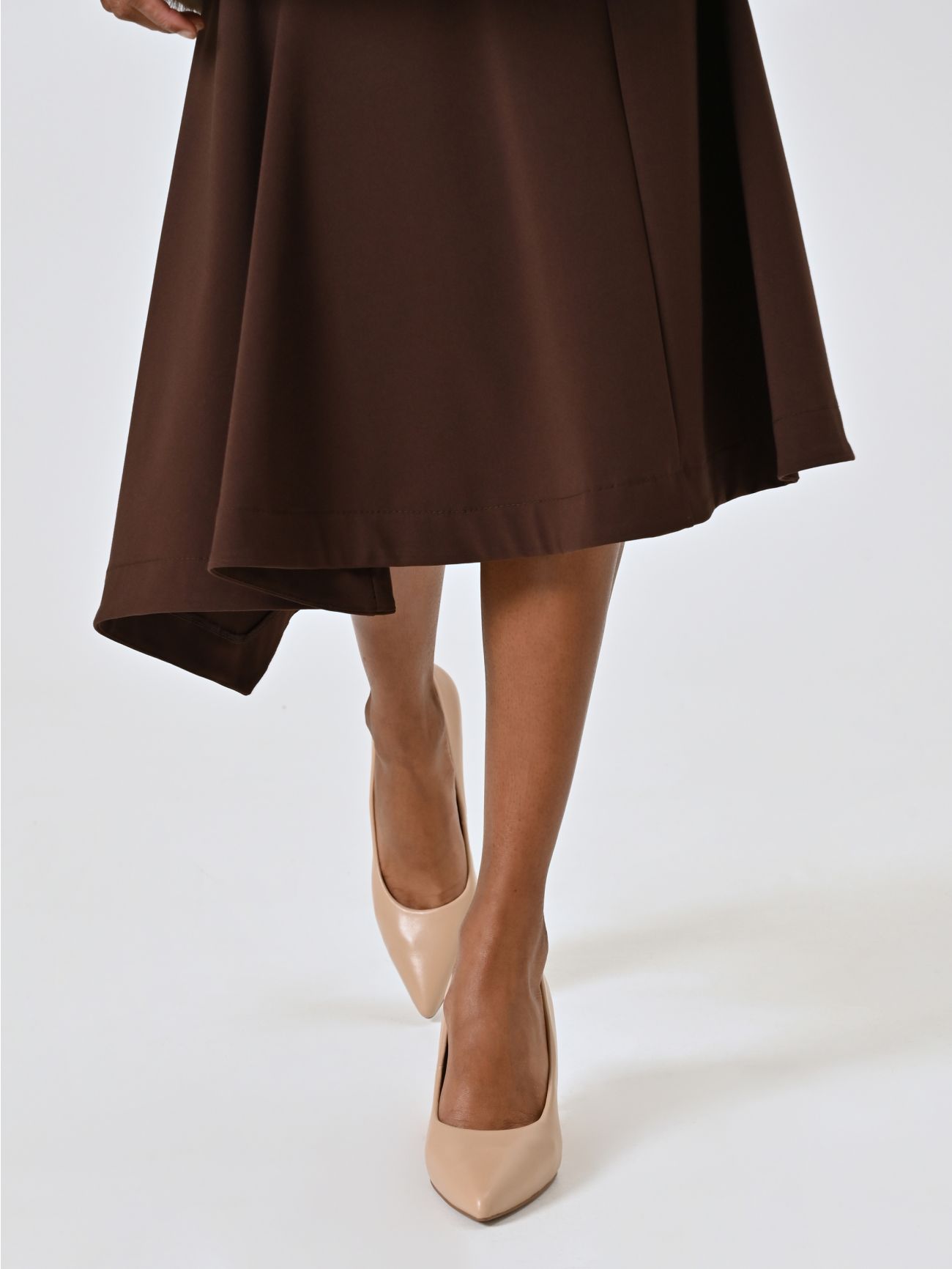 Stilettos camel con tacón dorado in_i7