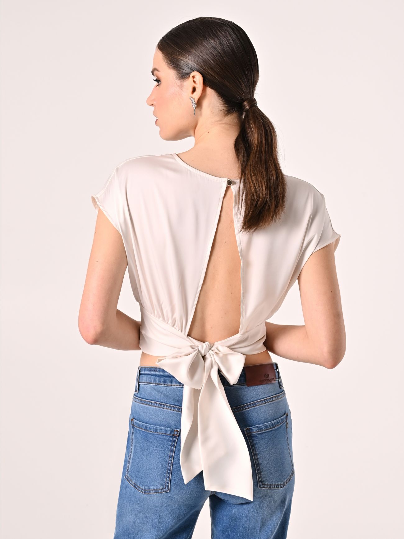 Bluse in Weiß mit Schleife det_3