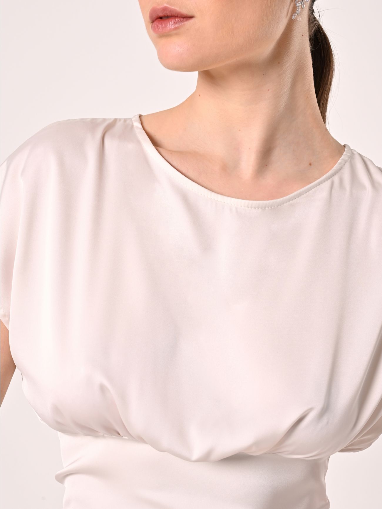 Bluse in Weiß mit Schleife in_i5