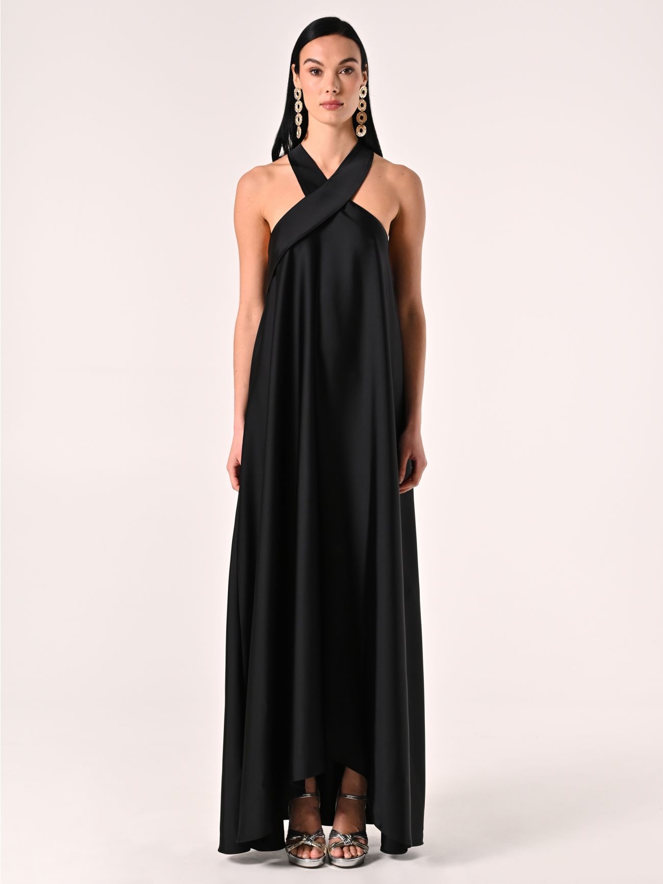 Vestido largo negro con escote cruzado det_1