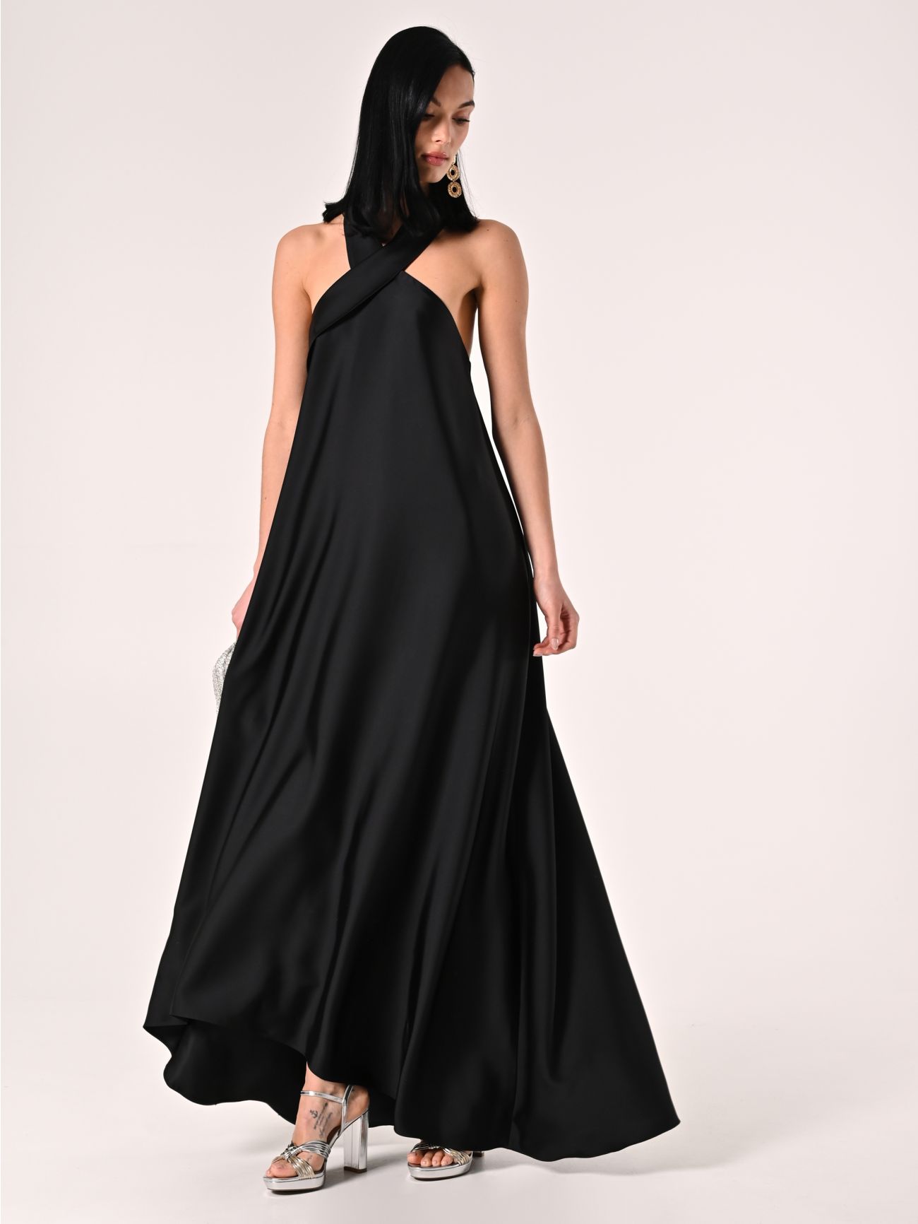 Vestido largo negro con escote cruzado sp_e1