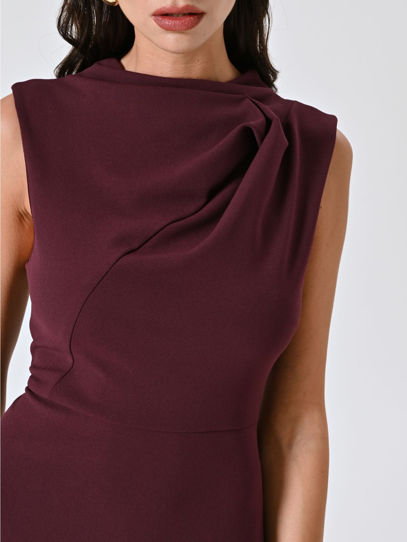 Midi-Kleid in Bordeaux mit Stehkragen in_i5