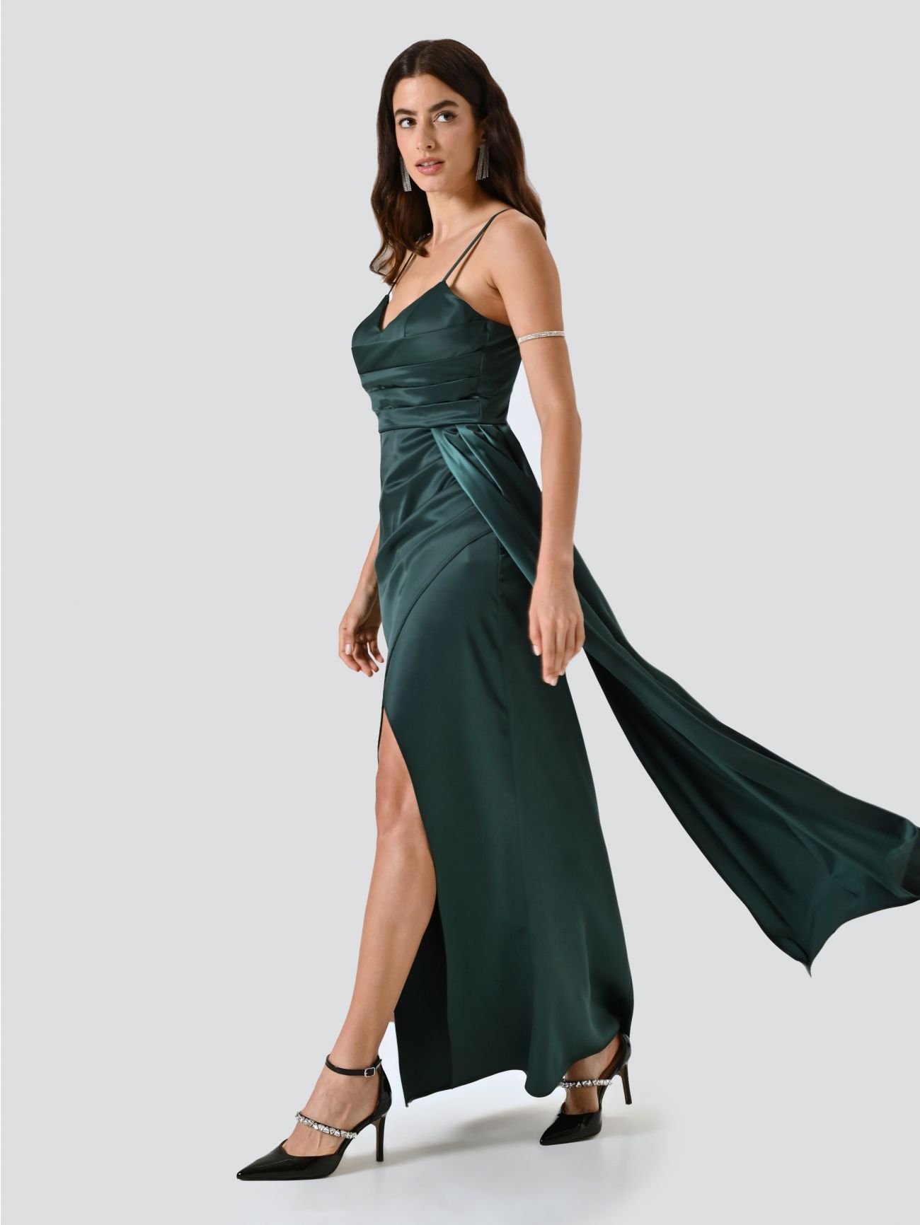 Langes Kleid in Grün aus Satin in_i7