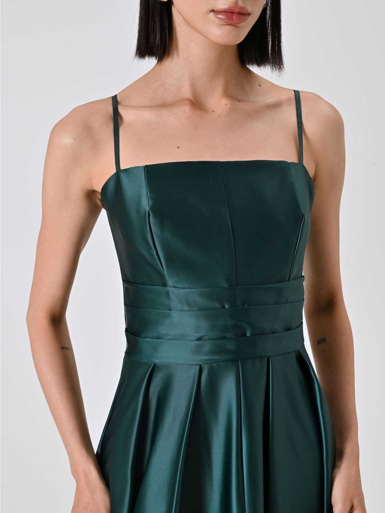 Lange Kleid aus Satin in Grün in_i5