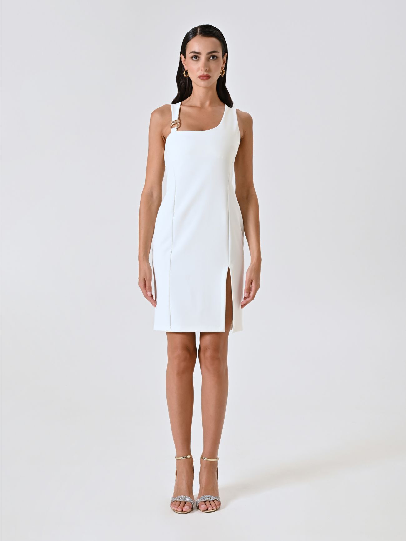 Vestido de tubo blanco con joya det_1