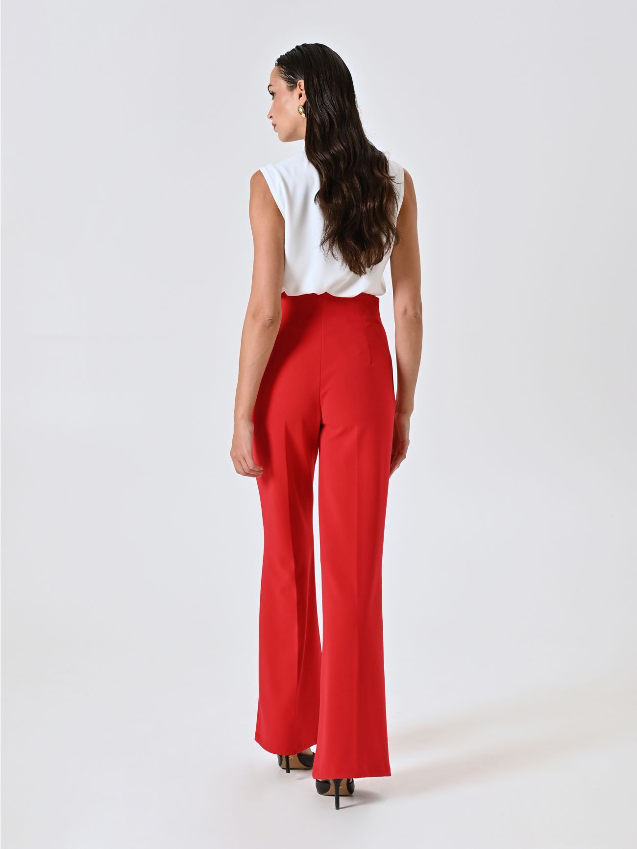 Pantalón rojo con seis botones det_3