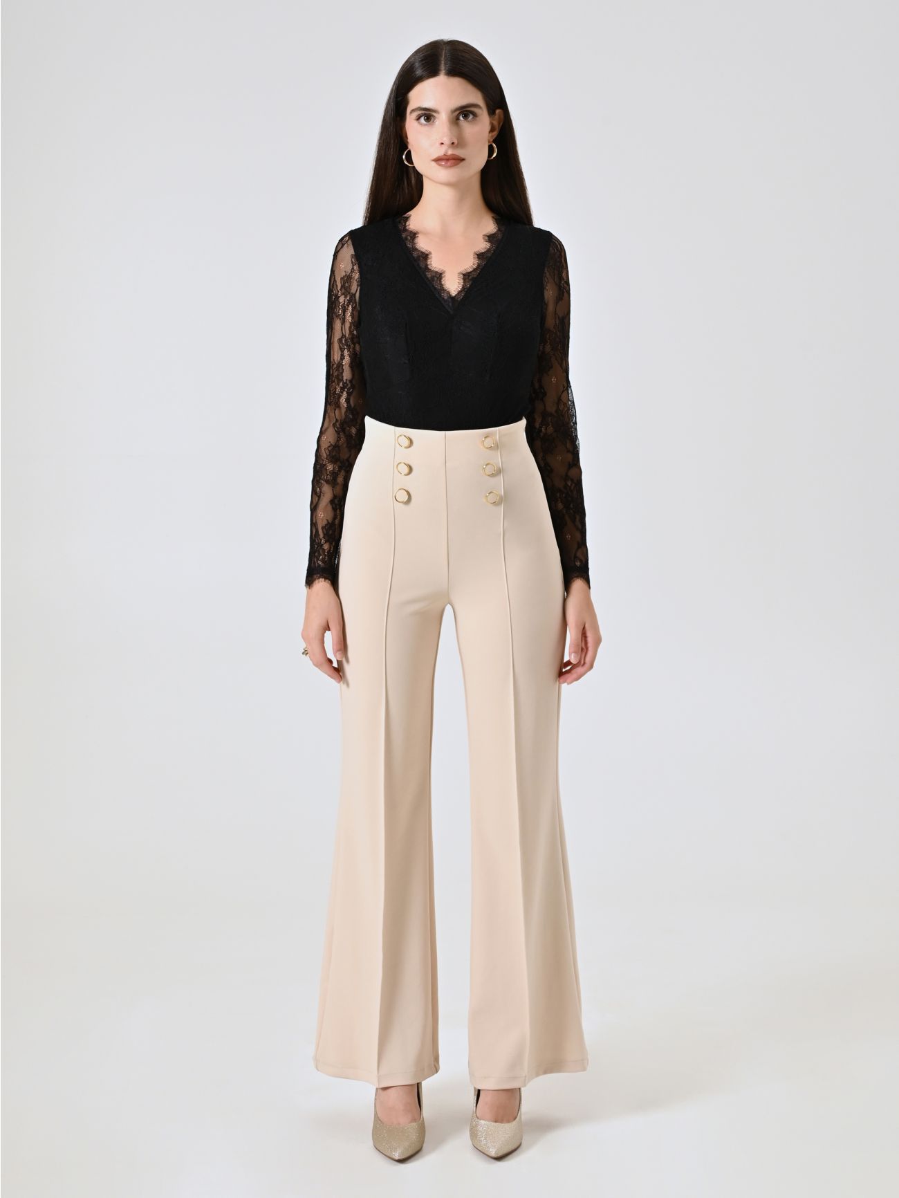 Hose mit sechs Knöpfen in hellem Beige det_1