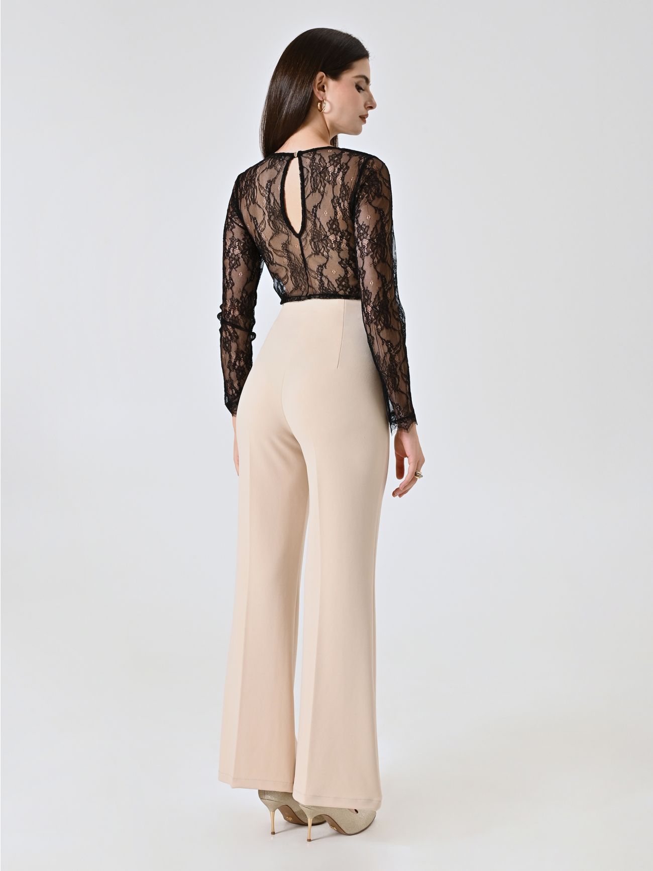 Hose mit sechs Knöpfen in hellem Beige det_3