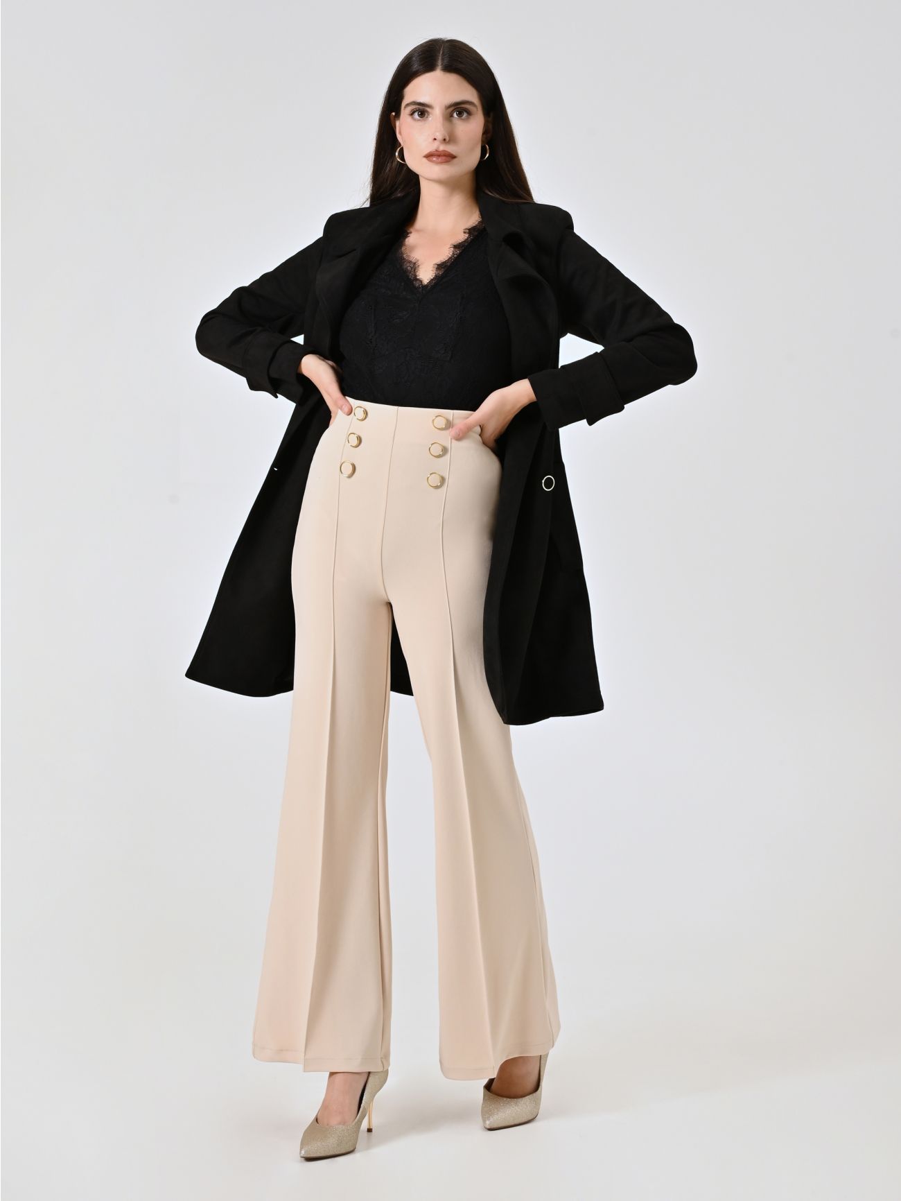 Hose mit sechs Knöpfen in hellem Beige sp_e1