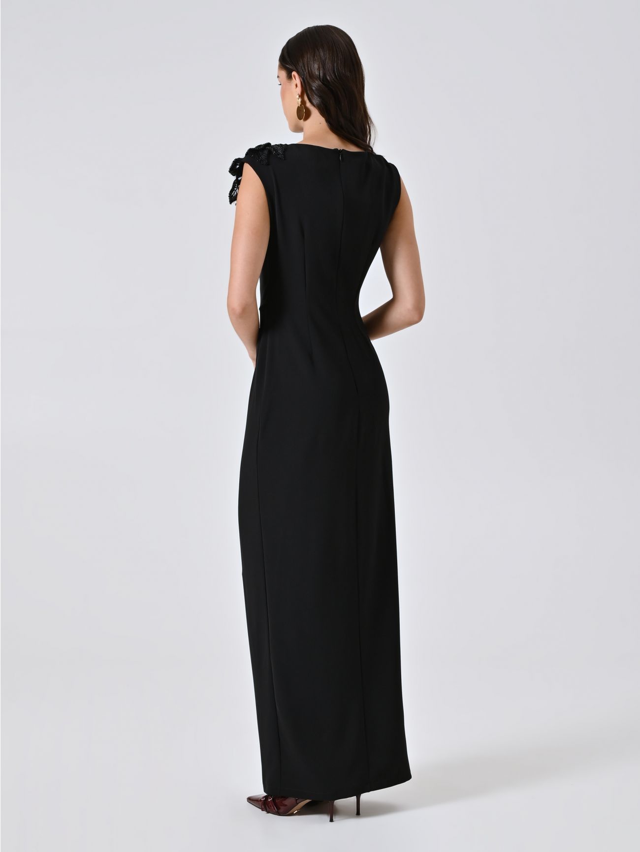 Tubino Nero con Fiore e Perle in Cadi det_3