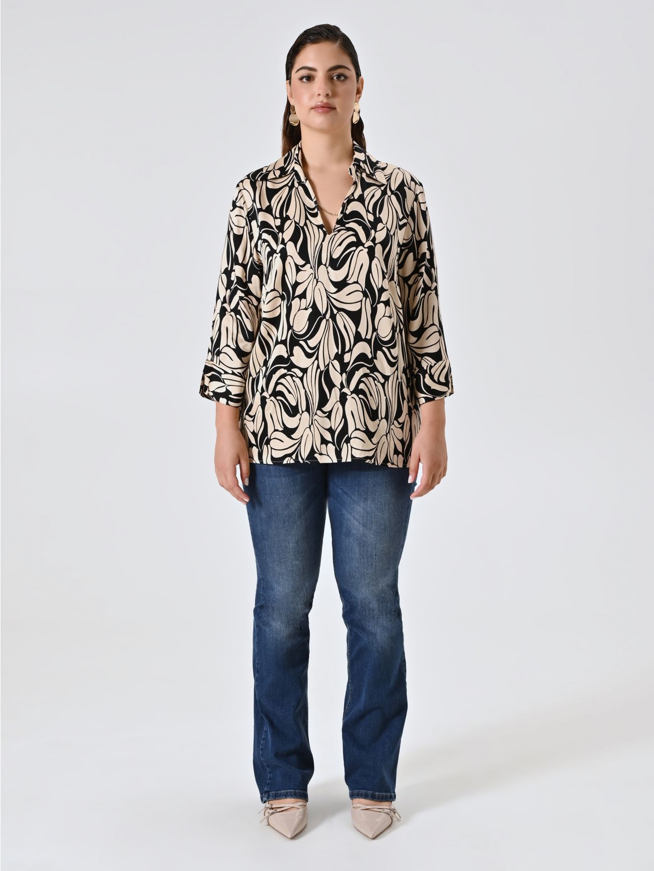 Curvy Black & White Floral Blouse det_1