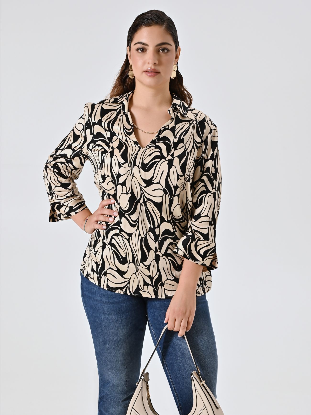 Curvy Black & White Floral Blouse sp_e1