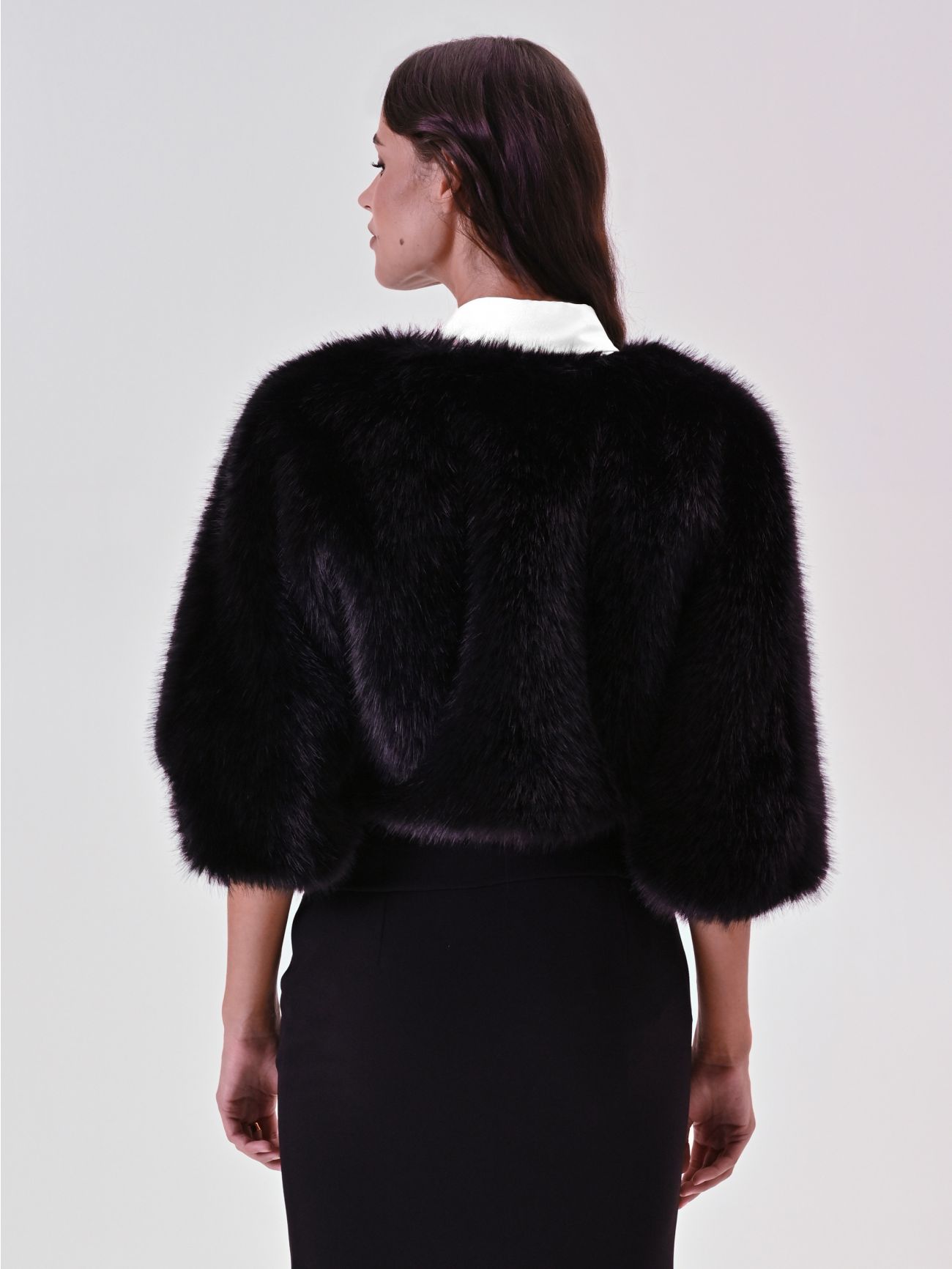 Boléro noir effet fourrure 3 Rinascimento Boléro noir effet fourrure det_3