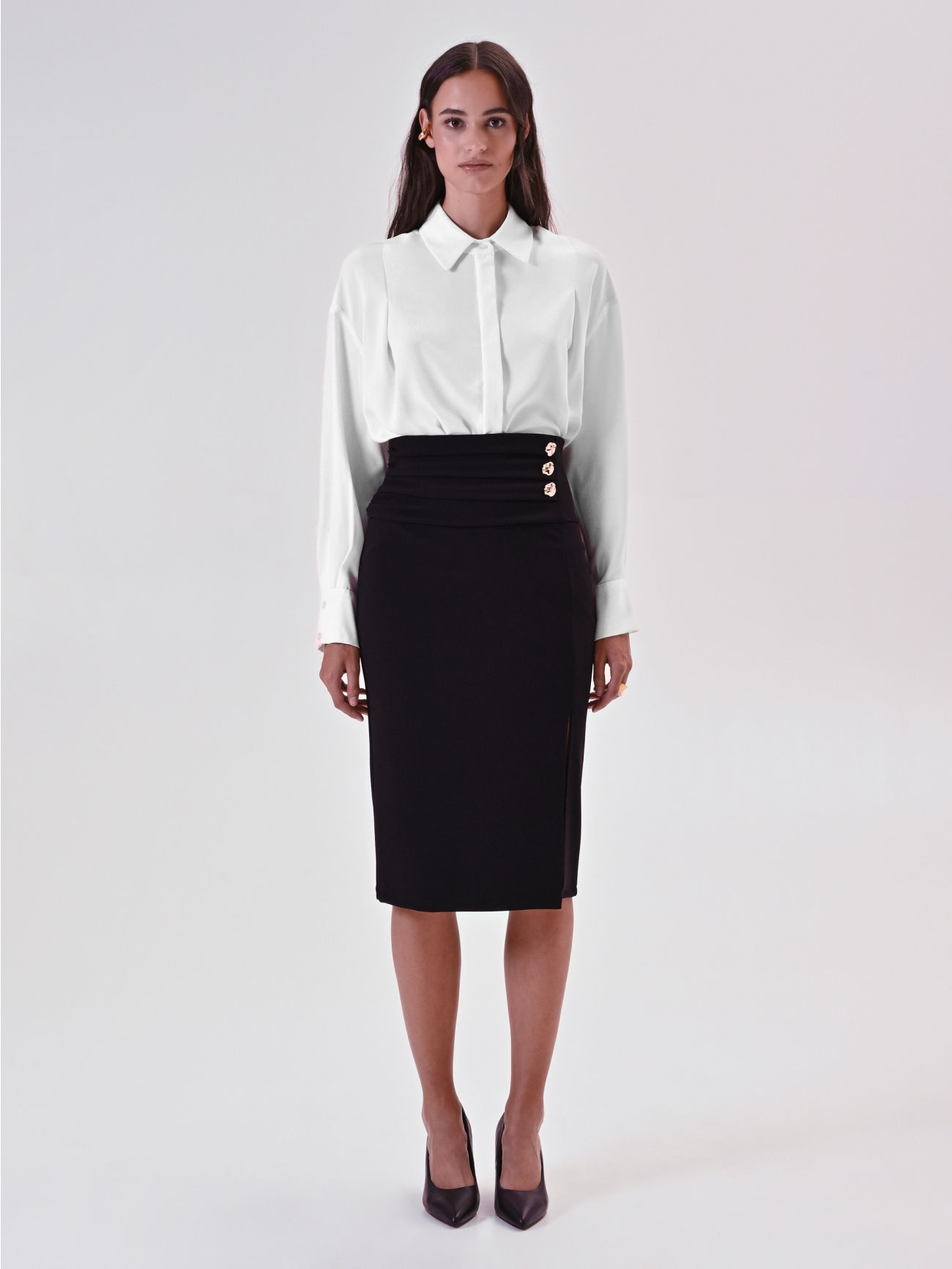 Falda negra con botones de diseño 1 Rinascimento Falda negra con botones de diseño det_1