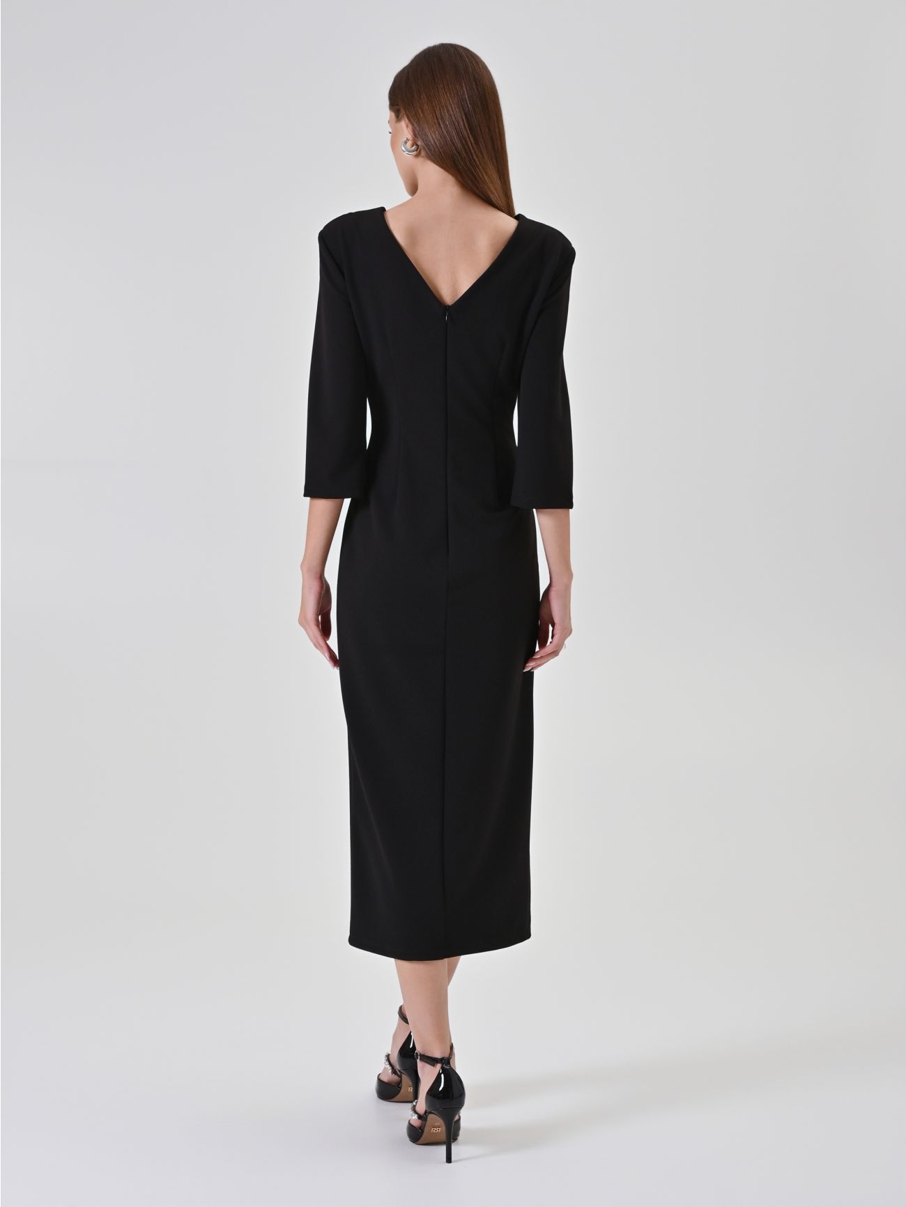 Black sheath dress with embroidered teardrop neckline det_3