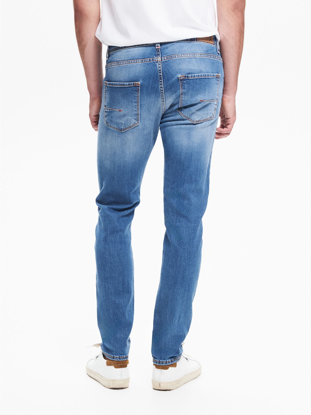 Vaqueros slim fit azul para hombre; QB24 in_i4