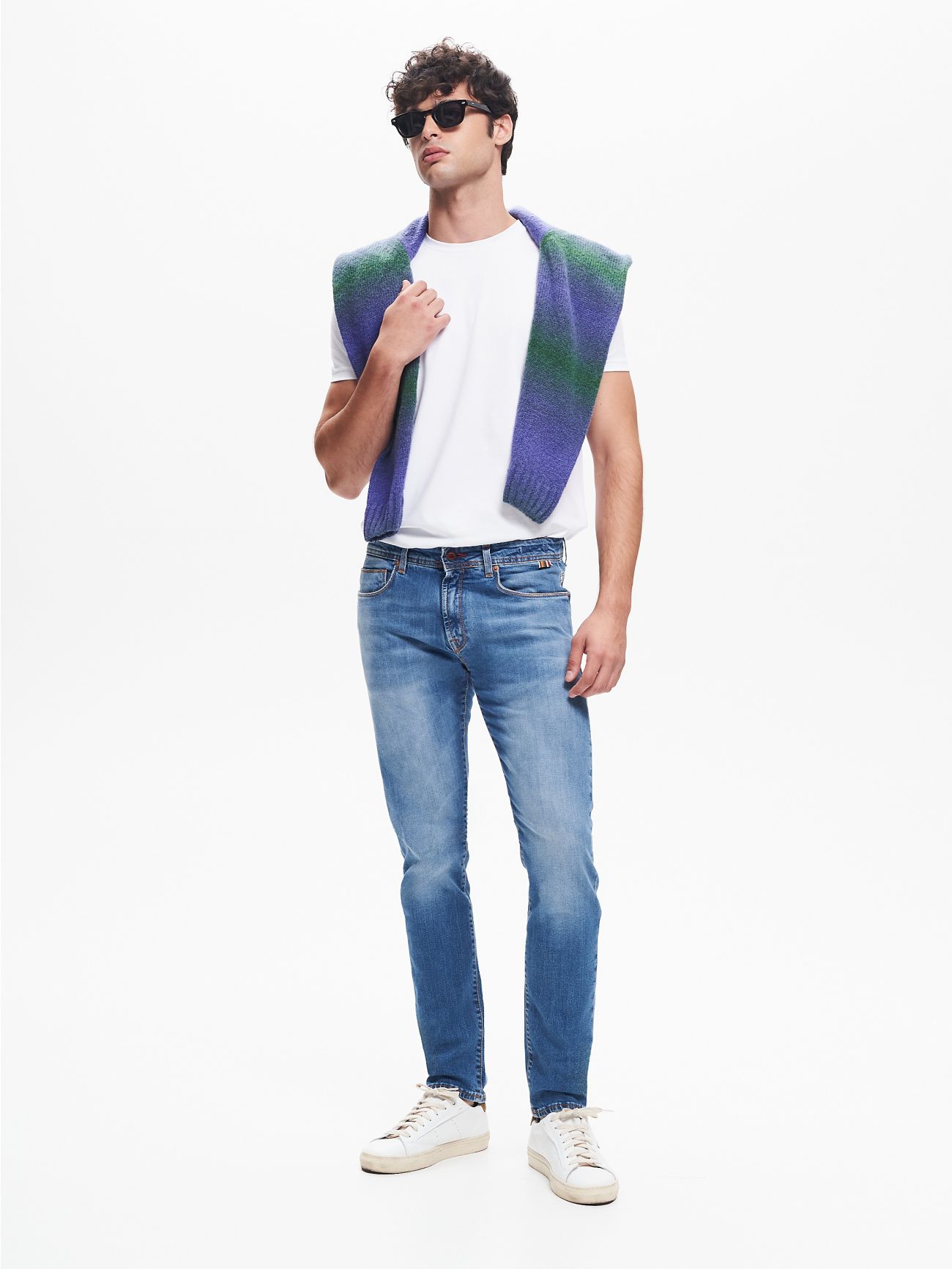 Vaqueros slim fit azul para hombre; QB24 sp_e1