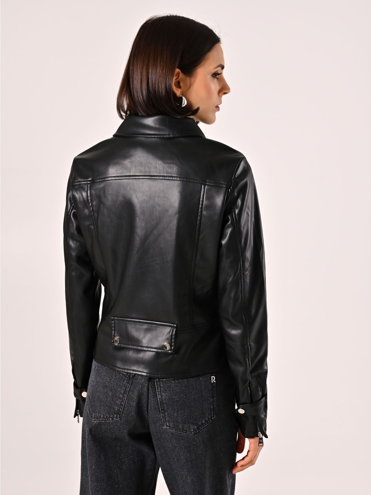 Jacke mit Lederoptik in Schwarz det_3