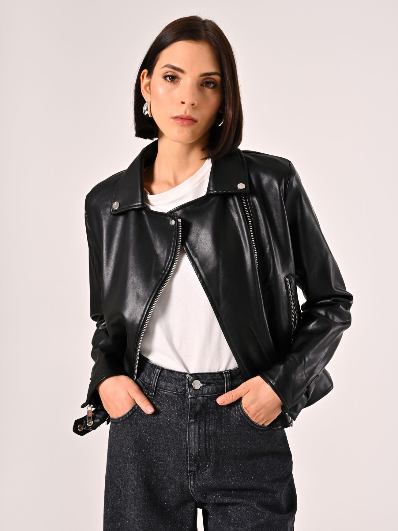 Jacke mit Lederoptik in Schwarz in_i7