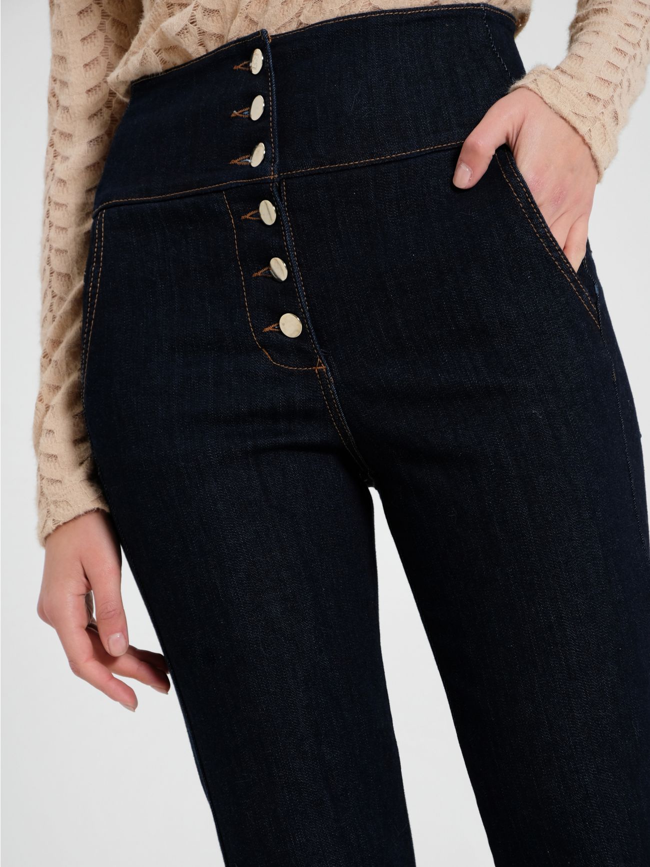 High-waisted Flared Jeans in_i5