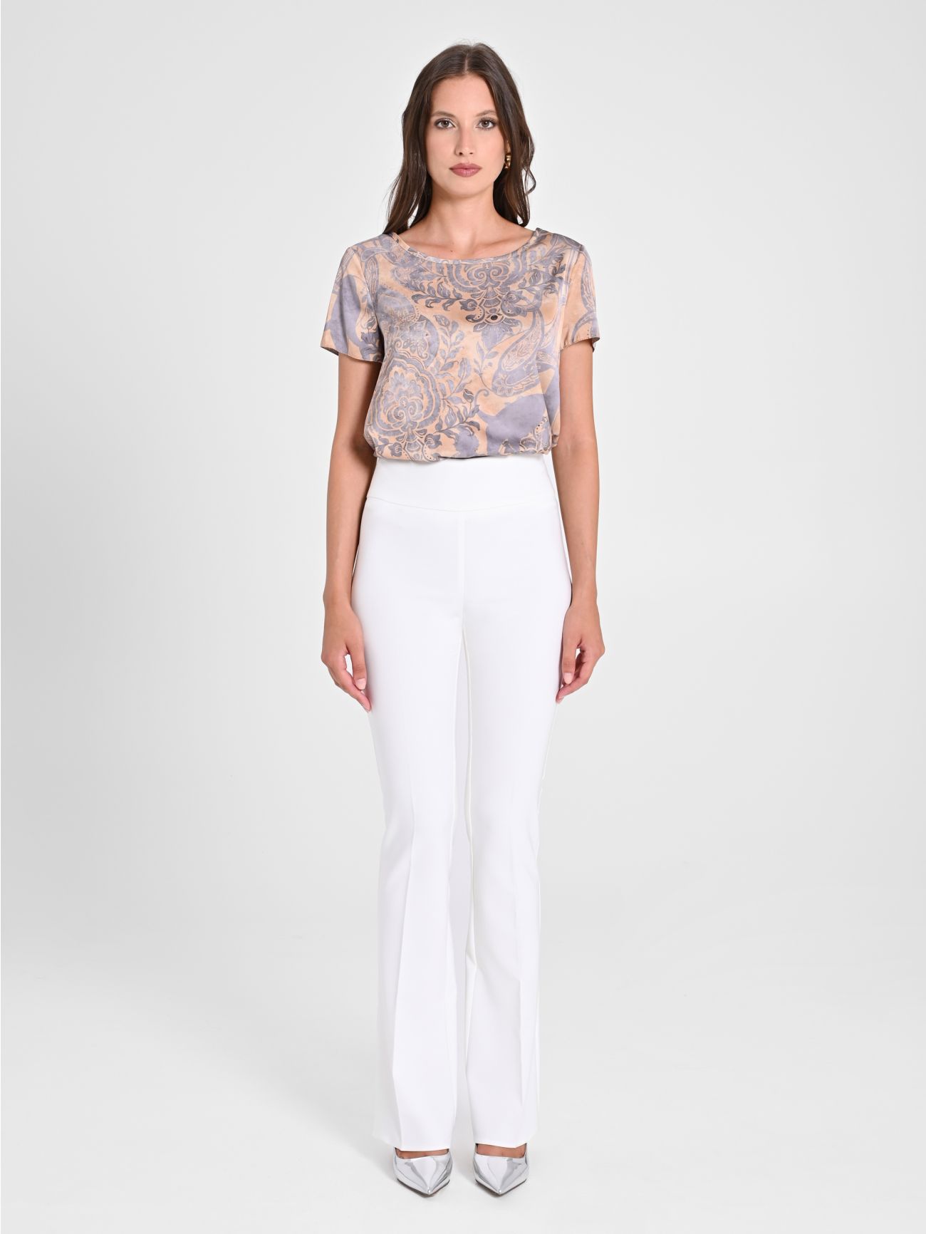 Pantalon évasé beige en tissu technique beige det_1