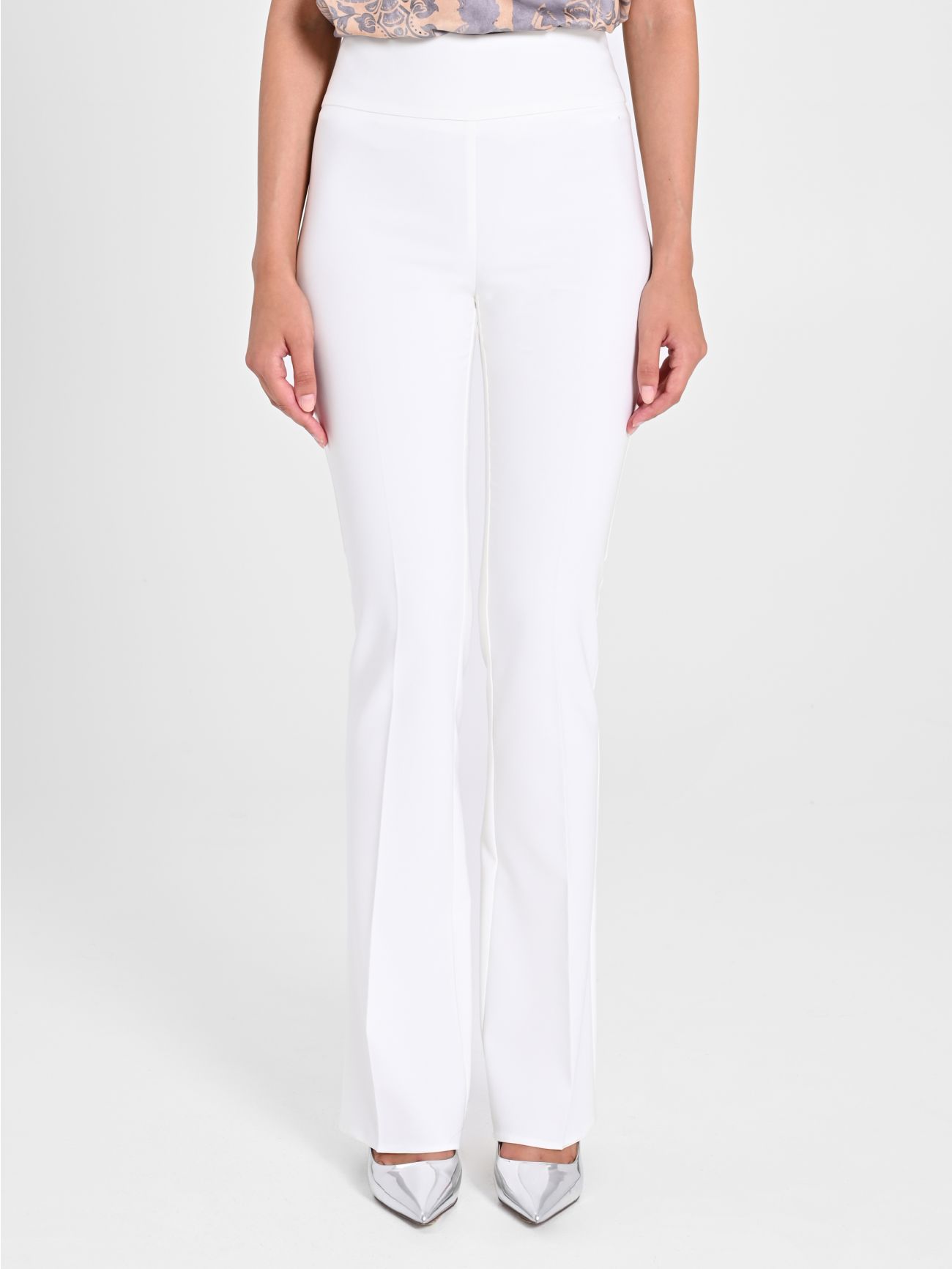 Pantalon évasé beige en tissu technique beige det_2
