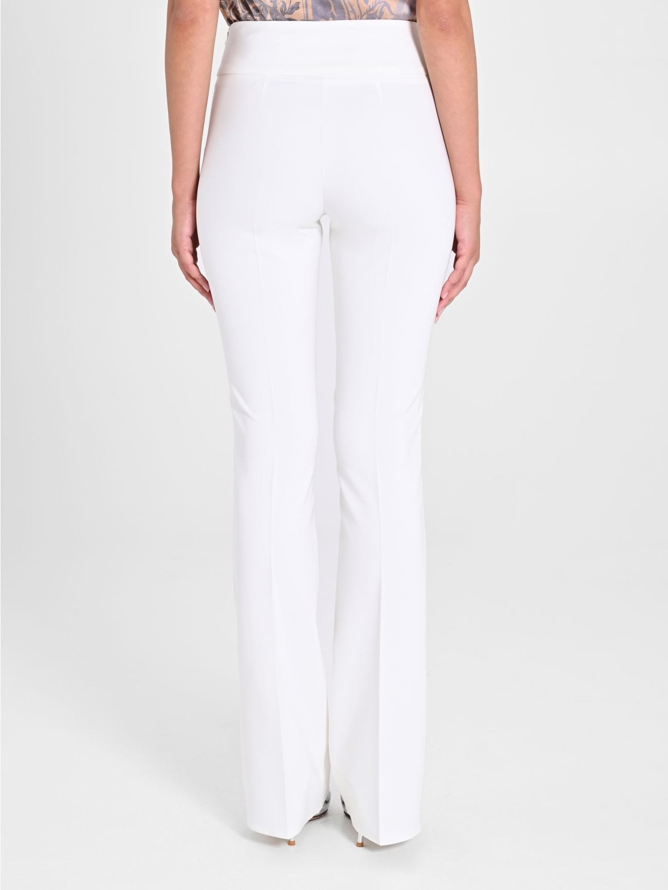Pantalon évasé beige en tissu technique beige in_i4