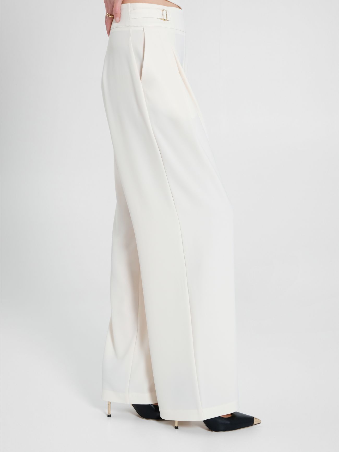 Trousers with Buckles in_i7