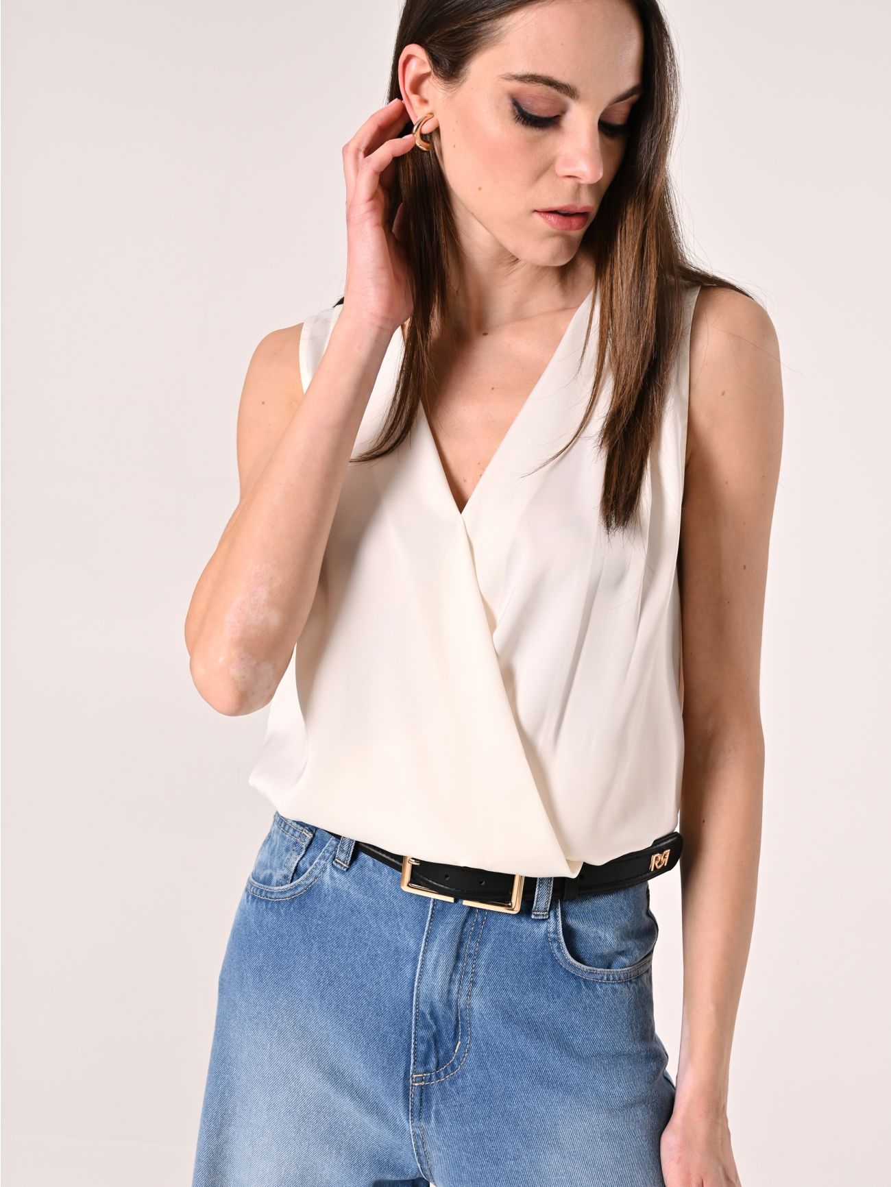 Crossover Top in White Satin in_i7