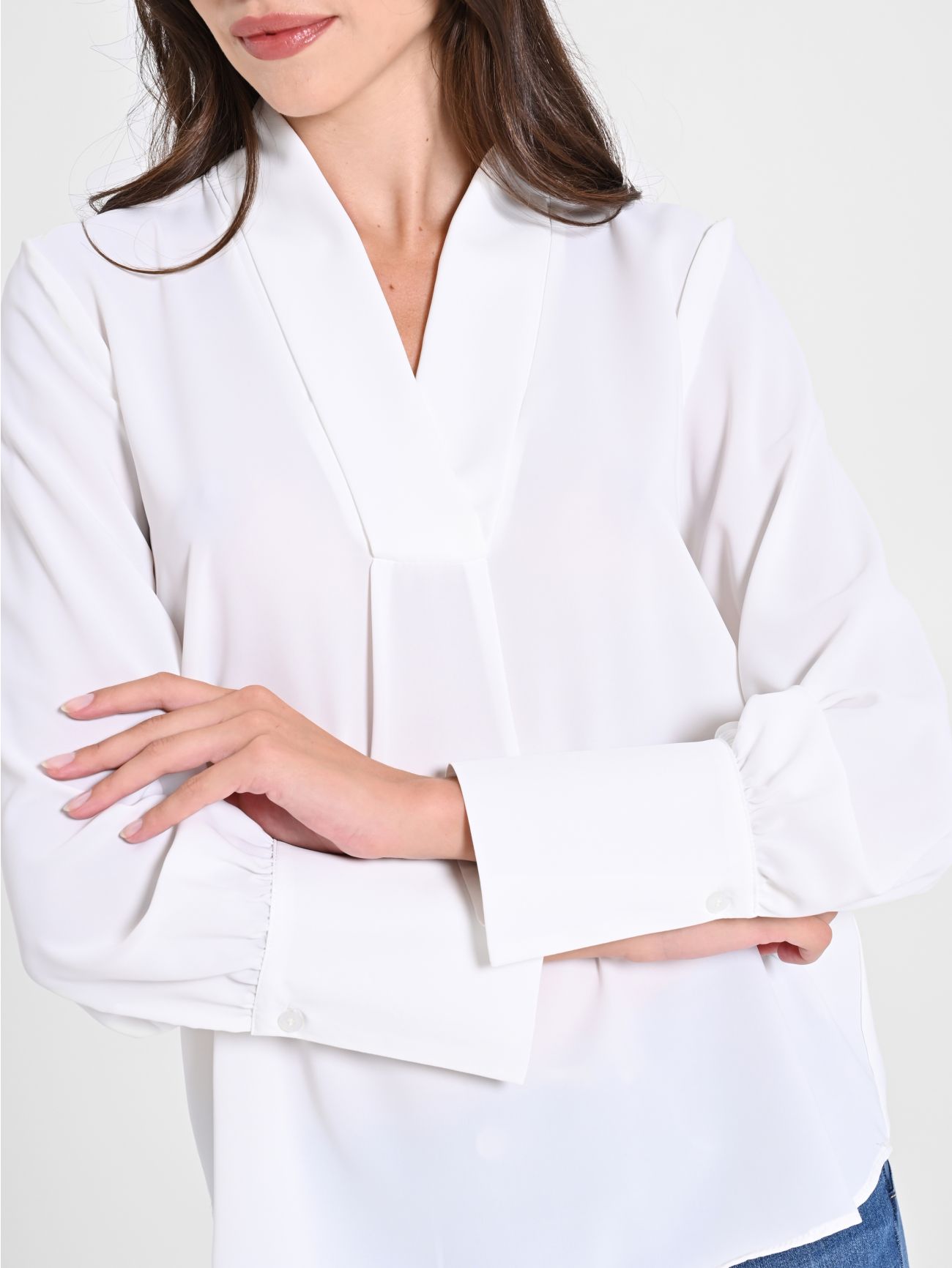 White Blouse in_i5