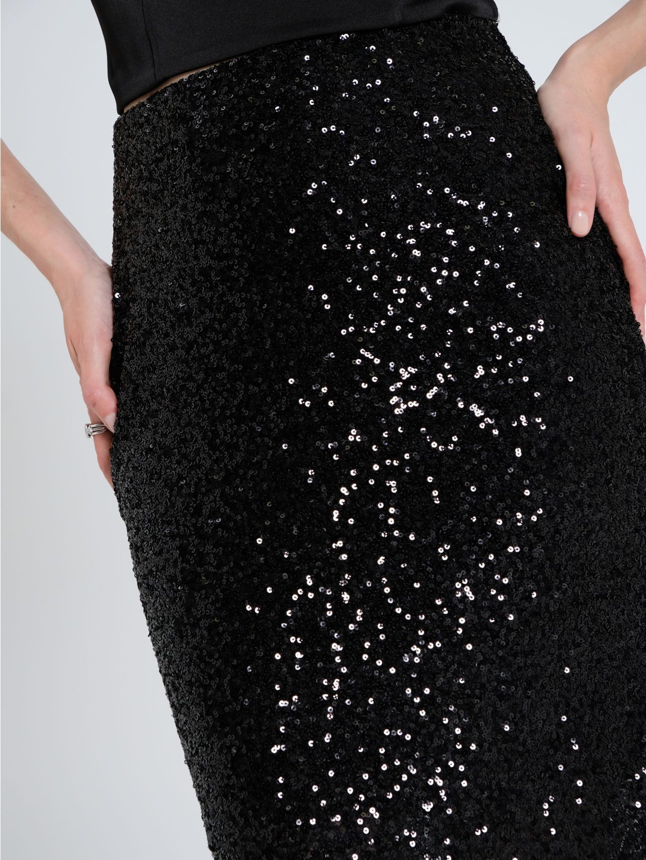 Sequinned Pencil Skirt in_i5