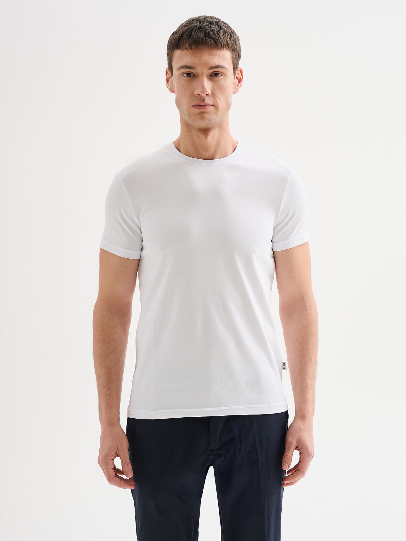 Men's White Short-Sleeved Crewneck T-Shirt QB24 det_3