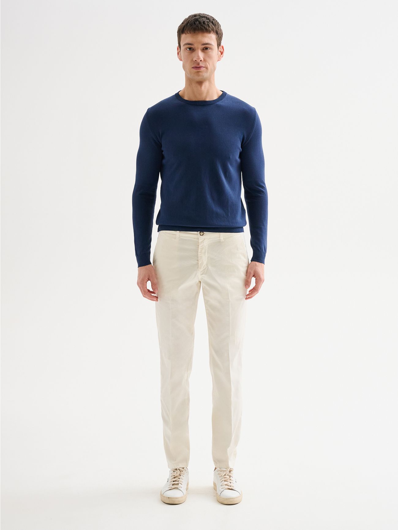 Jersey básico en crepé de algodón con cuello redondo; colección QB24 for men det_1