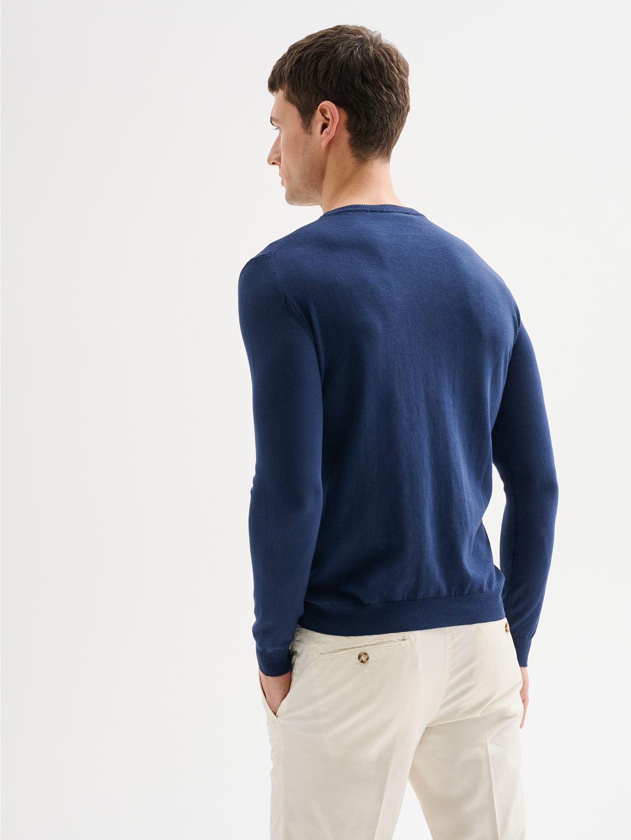 Jersey básico en crepé de algodón con cuello redondo; colección QB24 for men in_i4