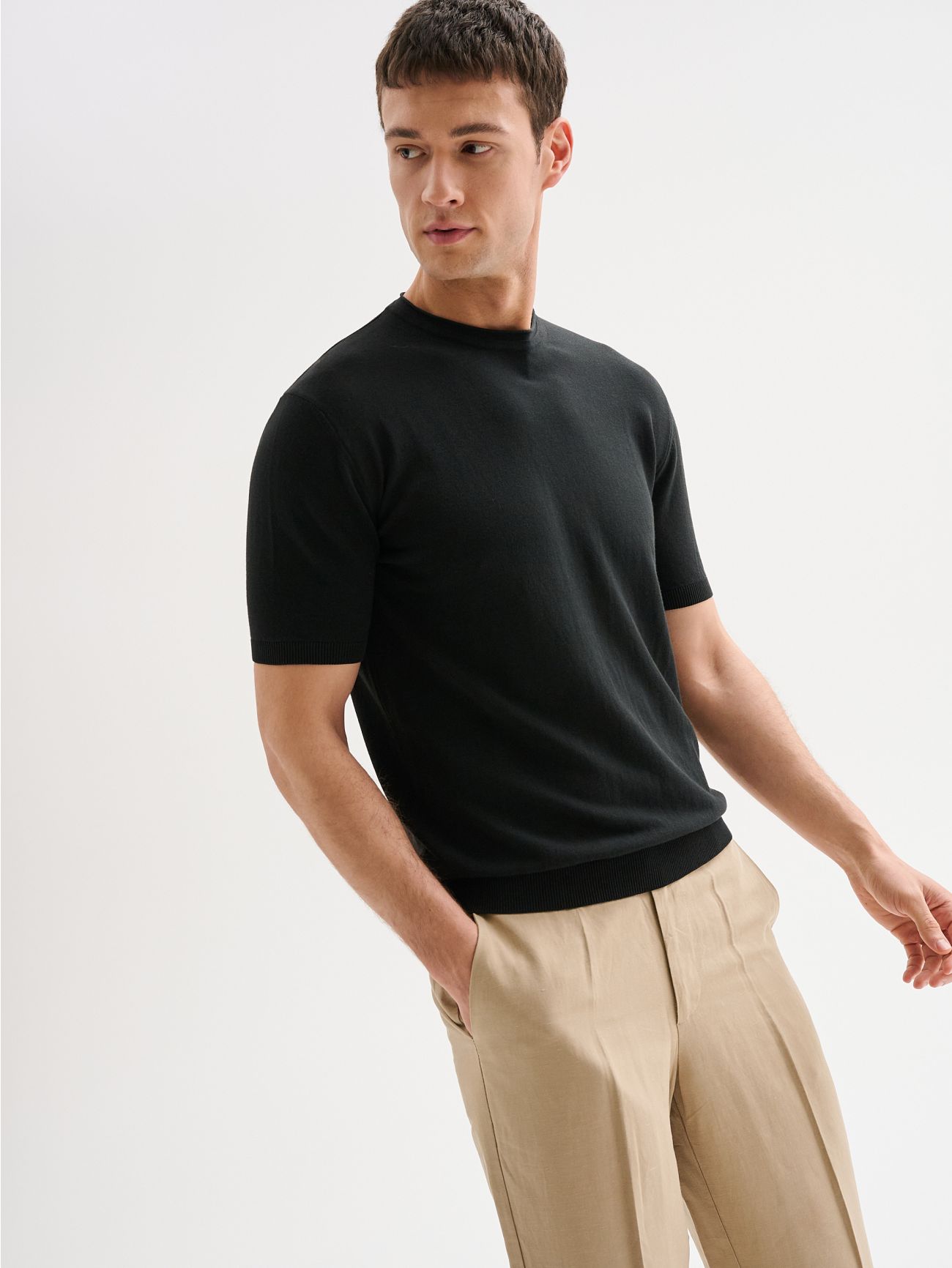 Pull noir homme col ras du cou à manches courtes QB24  Rinascimento