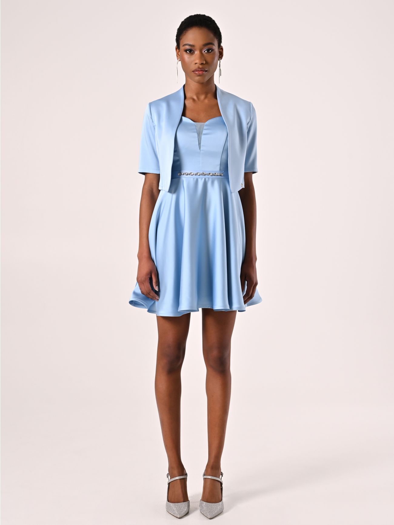 Bolero aus strukturiertem Satin in Hellblau det_1