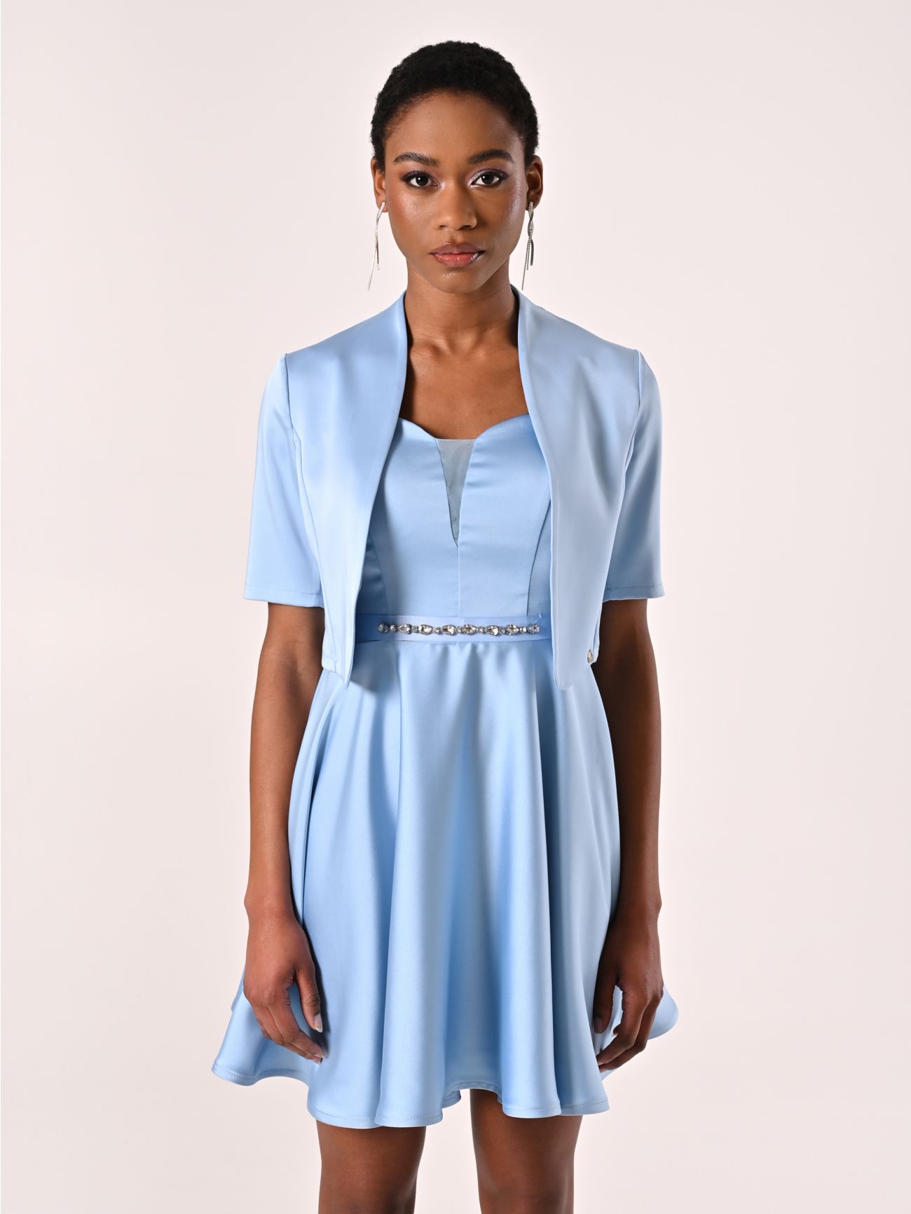 Bolero aus strukturiertem Satin in Hellblau det_2