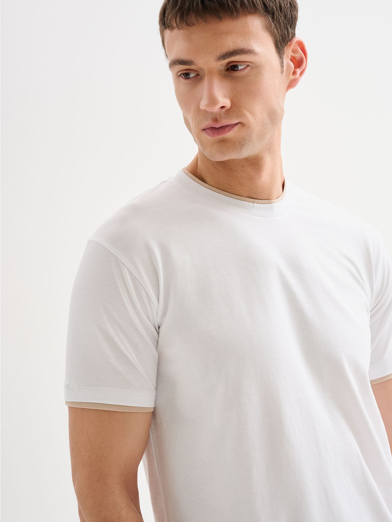 Men’s White T-Shirt with Contrast Trim QB24 in_i5